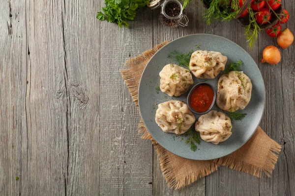 Boulettes Géorgiennes Traditionnelles Viande Khinkali Servi Dans Une Assiette Avec — Photo