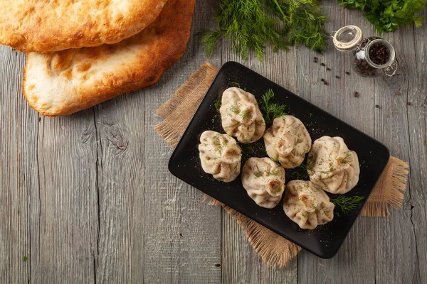 Traditionella Georgiska Dumplings Med Kött Khinkali Serveras Tallrik Med Traditionellt — Stockfoto