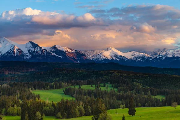 Schöner Sonnenuntergang Über Der Tatra Schneebedeckte Gipfel Blick Auf Die — Stockfoto