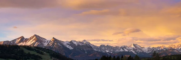 Schöne Aussicht Auf Die Tatra Weiße Berggipfel Der Ferne Schöne — Stockfoto