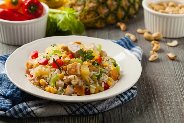 Salad Rice Chicken Peanuts Vegetables Front View — Stock Photo, Image