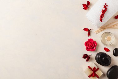 Spa ve masaj malzemeleri. Kompozisyon. Yukarıdan bak. Tarif için bir yeri olan bir geçmiş. Üst görünüm.