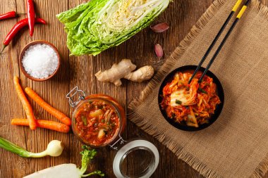 Kimçi lahanası. Bulaşıklara ek olarak mükemmel ya da ayrı ayrı yenmiş. Üst görünüm.