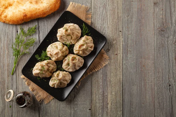 Albóndigas Georgianas Tradicionales Con Carne Khinkali Sirve Plato Con Pan — Foto de Stock