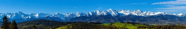 Ein Wunderschönes Panorama Der Gesamten Tatra Gebirgskette Die Bunten Sonnenstrahlen — Stockfoto