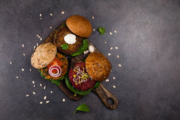 Burgers Vege Aux Carottes Betteraves Champignons Vue Dessus Fond Noir — Photo