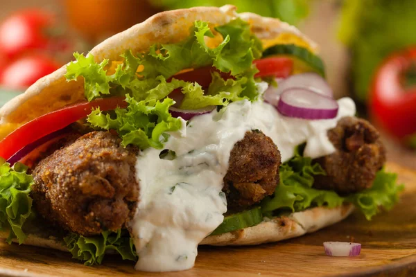 Kebab Kofta Pita Bułka Tradycyjne Południowoeuropejskie Danie Widok Przodu — Zdjęcie stockowe