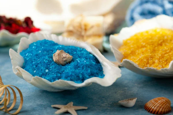 SPA aksesuarları. Deniz kabuklarında banyo tuzu.