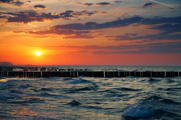 Quebra Mar Madeira Nas Águas Mar Báltico Pôr Sol Tempo — Fotografia de Stock