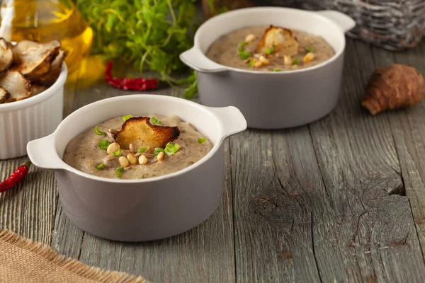 Soup Topinamburu Cream Served Croutons Gray Bowls Wooden Background —  Fotos de Stock