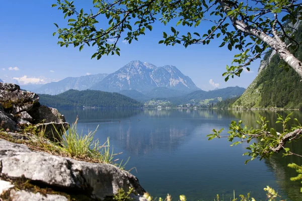 Jezero v horách panorama — Stock fotografie
