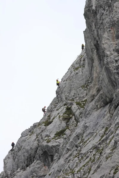 Austria turystów wspinaczka — Zdjęcie stockowe