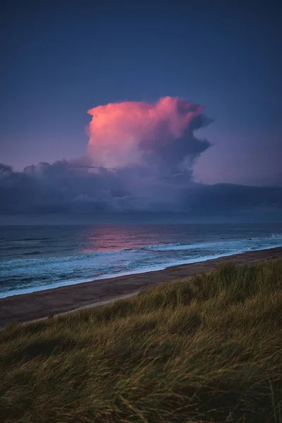 Cloud at the danish coast with the north sea in evening light — Stock Photo, Image