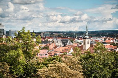 Alman kenti Erfurt 'un çatılarına bakın