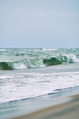 Danimarka 'nın kuzey kıyılarında dalgalar