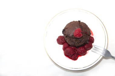 Ahududulu çikolatalı muffin