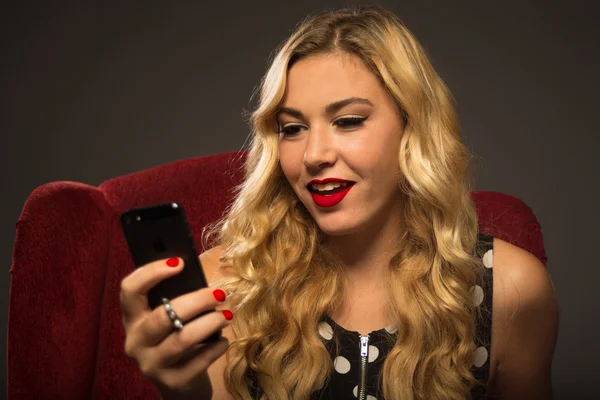 Menina Texting Up Close Fotografias De Stock Royalty-Free