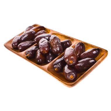 örnek metin beyaz zemin üzerine izole büyük ahşap tepsi üzerinde taze incir