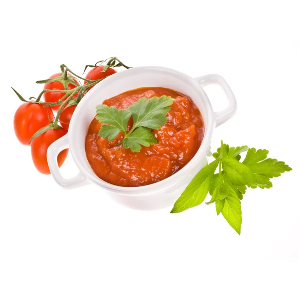 Tomatenpuree in een witte pot, cherry tomaten — Stockfoto