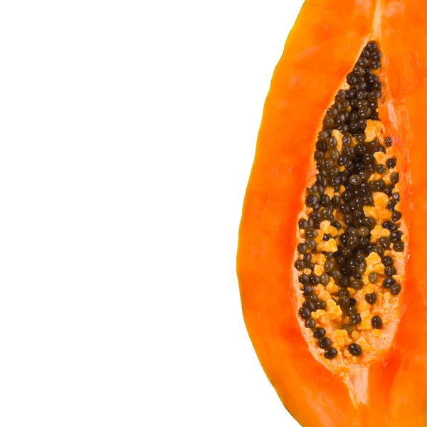 Cortar fruta de papaya de cerca aislado sobre fondo blanco — Foto de Stock