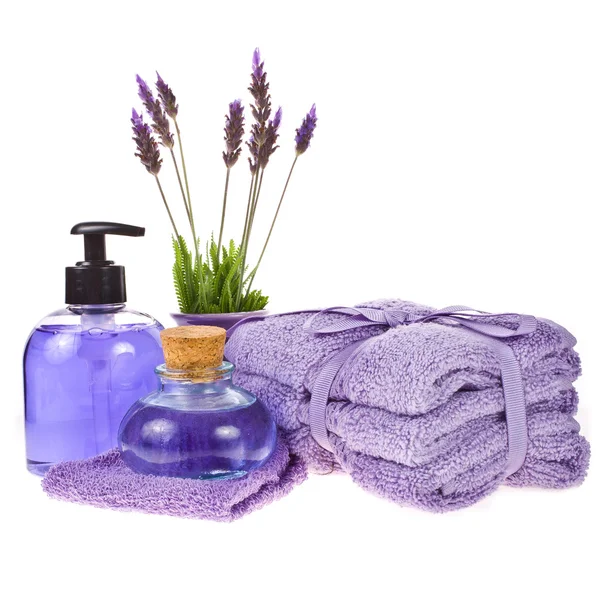Conceito de spa - toalhas, gel, água de lavanda — Fotografia de Stock