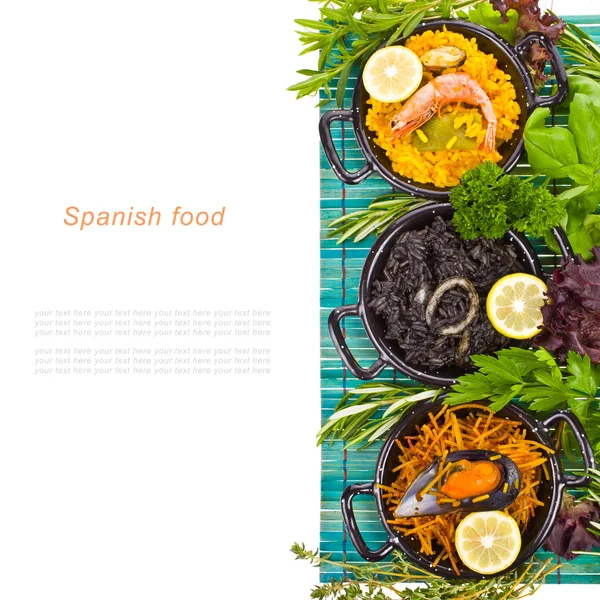 Spanyol mediterrán tengeri élelmiszer - fekete rizs, paella, tészta — Stock Fotó
