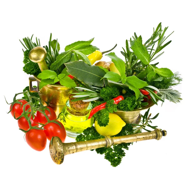 Produtos hortícolas frescos e ervas aromáticas — Fotografia de Stock