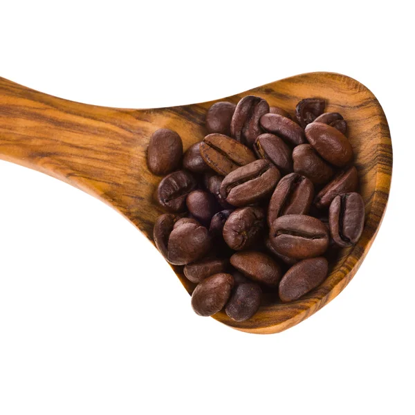 Kahve çekirdekleri üzerine bir tahta kaşık — Stok fotoğraf