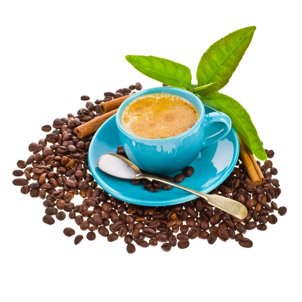 Ceramic mug with fresh coffee and coffee beans around and green leaves isolated on white background — Stock Photo, Image