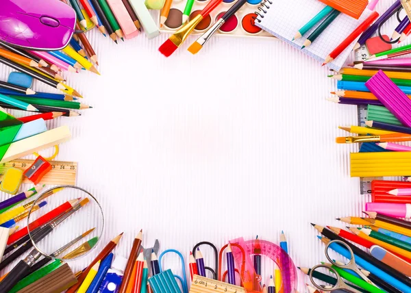 Indietro al concetto di scuola Foto di oggetti per l'attrezzatura scolastica studente su sfondo di cartone ondulato bianco  - — Foto Stock