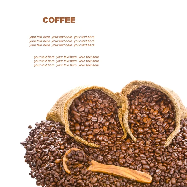 Granos de café derramados de dos bolsas de lona —  Fotos de Stock