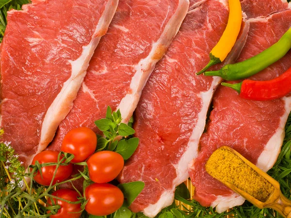 Carne fresca - bistecche fresche — Foto Stock