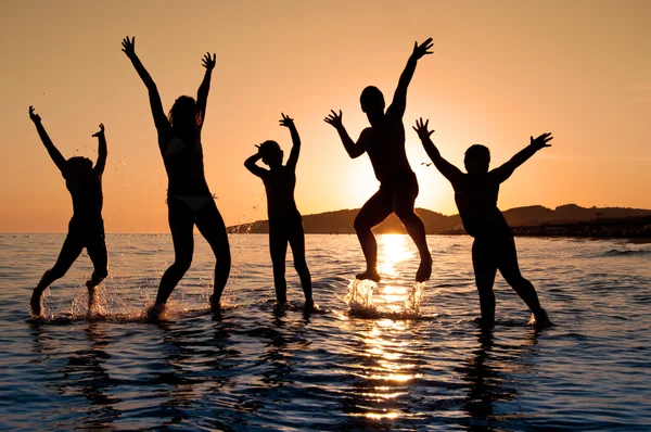 Silhouette of family jumping — Stock Photo, Image