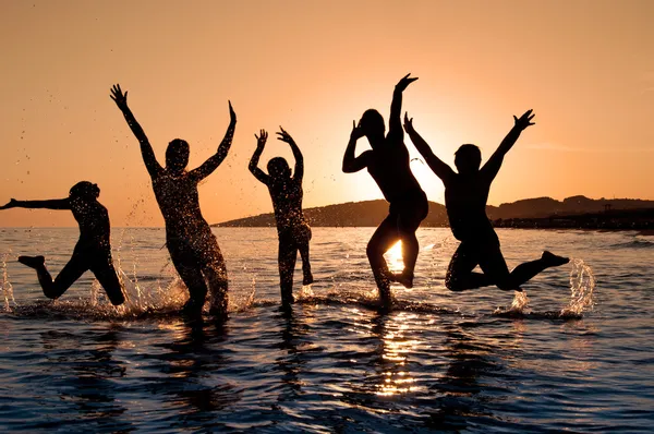 Silhouette of family jumping — Stock Photo, Image