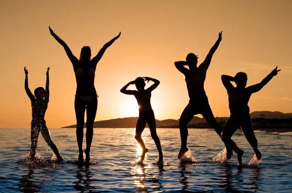 Silhouette of family jumping — Stock Photo, Image