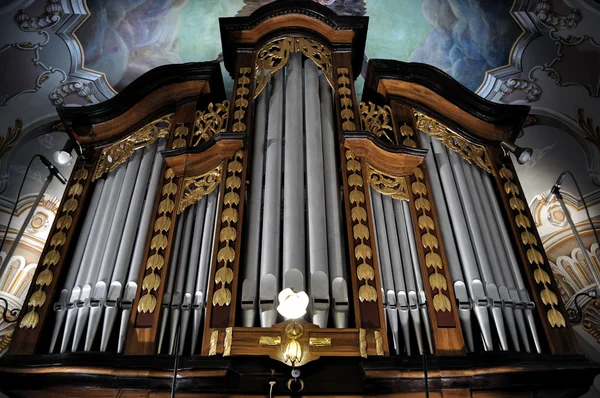 Pipe organ