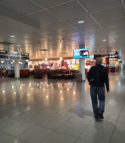 Munich Germany September 2021 Man Walking Empty Concourse Munich International — Stock Photo, Image