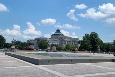 ABD Kongre Binası Doğu Plaza, arka planda Kongre Kütüphanesi, Washington DC, ABD.