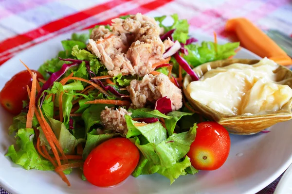 ton balıklı salata.