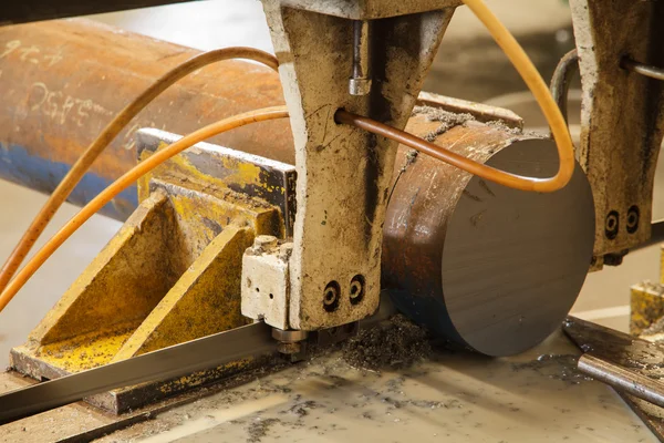 Máquina de serra para trabalho de metal — Fotografia de Stock