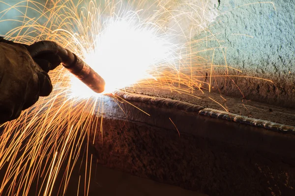 Welding steel structure in workshop — Stock Photo, Image