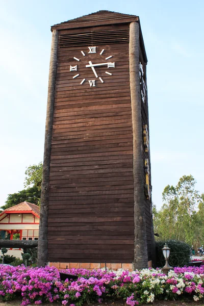 Drewniana Wieża zegarowa — Zdjęcie stockowe