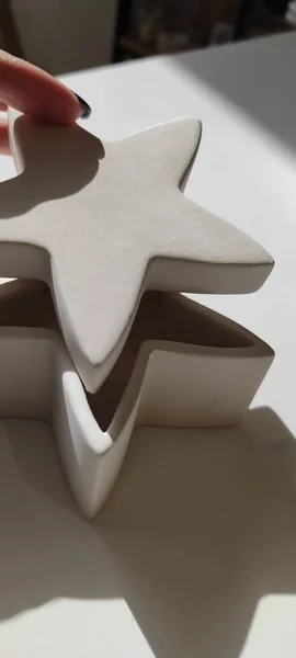 Kotak tanah liat putih dalam bentuk bintang — Stok Foto