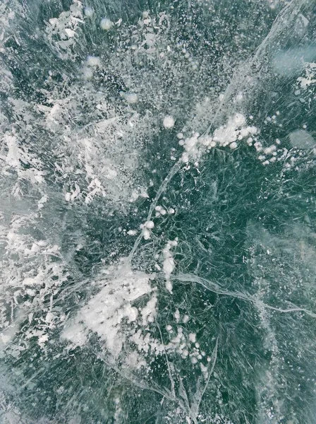 Gelo transparente no Lago Baikal no inverno — Fotografia de Stock