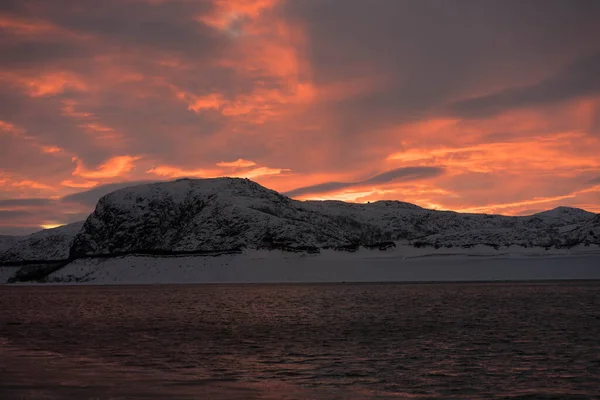 Jeges-tenger naplementekor télen — Stock Fotó