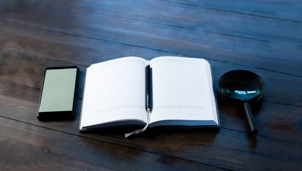 Ouvrir Carnet Stylo Sur Table Téléphone Avec Écran Blanc Blanc — Photo