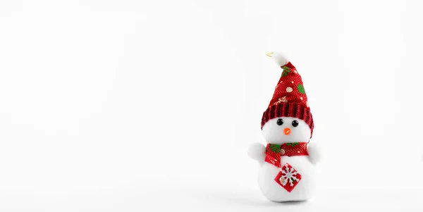 Muñeco Nieve Nieve Sombrero Rojo Sobre Fondo Blanco Decoraciones Navideñas — Foto de Stock