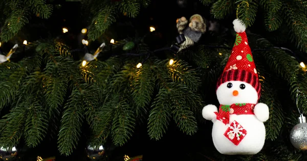 Muñeco Nieve Cerca Del Árbol Navidad Decoraciones Año Nuevo Santa — Foto de Stock