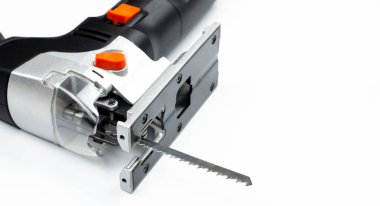 Elektrikli yapboz. Tahta işçiliği aletleri. Yapboz. Beyaz bir arka planda. Atölye.