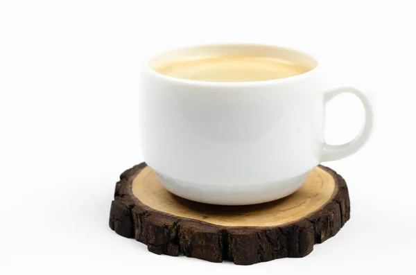 Bir Fincan Kahve Köpüklü Kahve Beyaz Bardak Beyaz Arkaplanda — Stok fotoğraf
